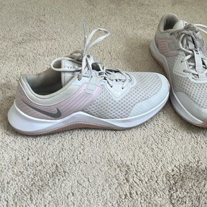 Pre-loved Nike runners size 10